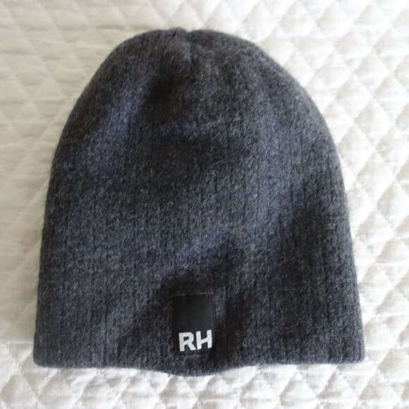RH RESTORATION HARDWARE Kids Grey Polar Bear w/ Unicorn Horn Ribbed Beanie Cap - Picture 1 of 5